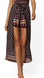 NWT NY&CO Multicolor Border-Print Short w/ overlay